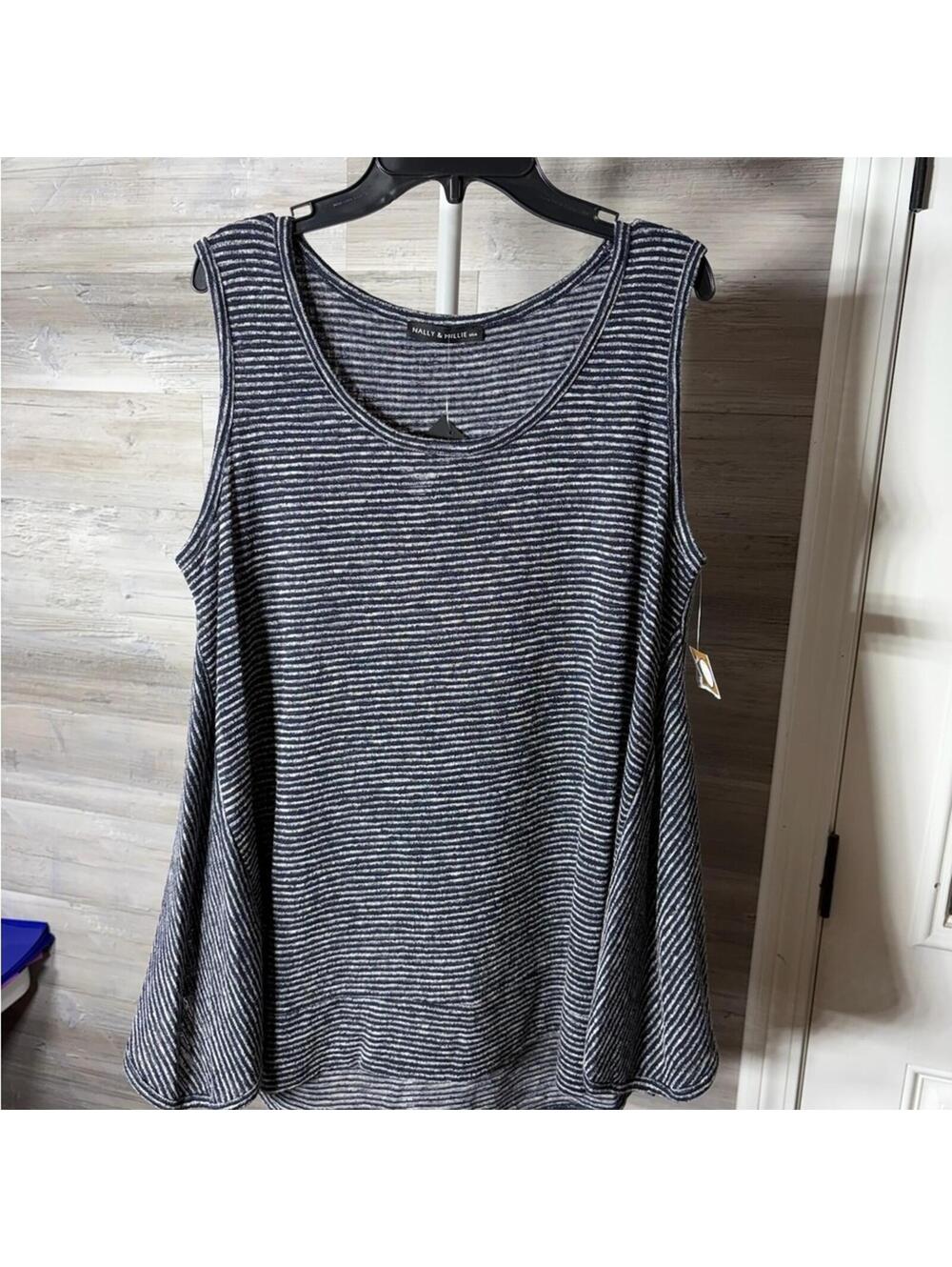 Nally & Millie USA Women's Large Navy Blue White Striped Sleeveless Tank Top 993